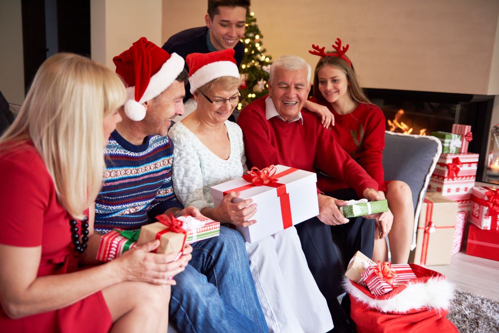 Rodina a její dárky k vánocům